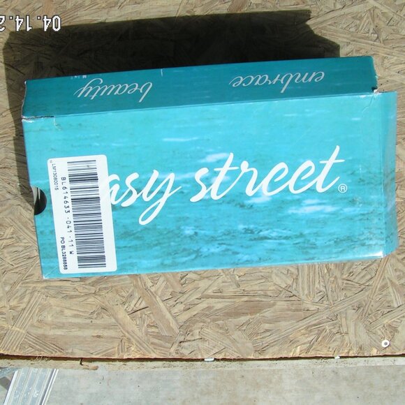 Easy Street women's pumps Navy Blue size 11w - Picture 4 of 4